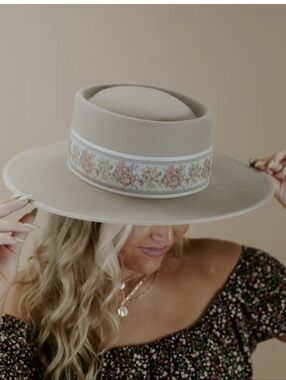 Unbranded Wide-Brim Southern Bell Cream Wool Hat with Floral Band - Size 7 1/8